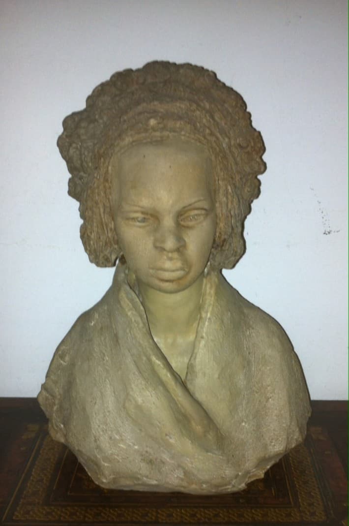 Mastroianni: Ritratto di giovane donna etiope in terracotta