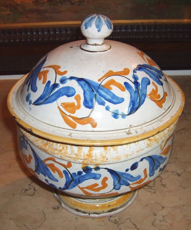 Zuppiera in maiolica, XIX secolo